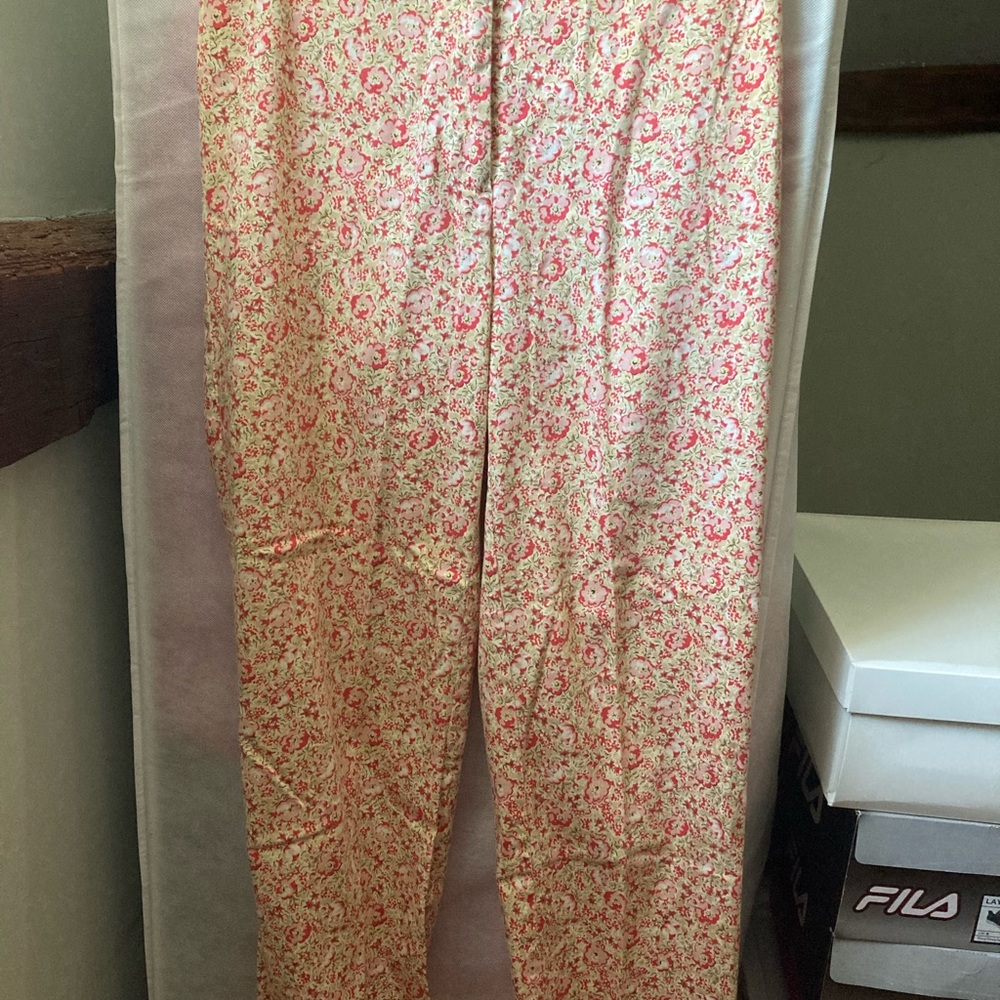 Ann Taylor size 4 floral capris pants cotton